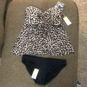 Brand new never worn 2 piece swim suit